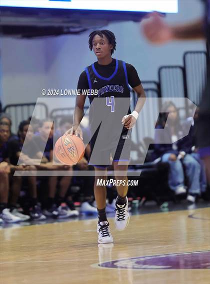 Thumbnail 2 in Iona Prep vs Poughkeepsie (William F. Plunkett Jr. Christmas Classic) photogallery.