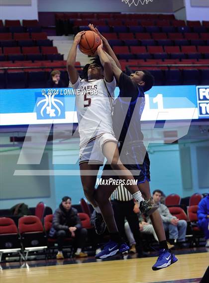 Thumbnail 2 in Iona Prep vs Poughkeepsie (William F. Plunkett Jr. Christmas Classic) photogallery.
