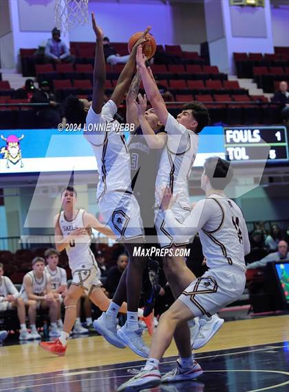 Thumbnail 1 in Iona Prep vs Poughkeepsie (William F. Plunkett Jr. Christmas Classic) photogallery.