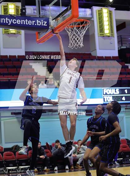 Thumbnail 3 in Iona Prep vs Poughkeepsie (William F. Plunkett Jr. Christmas Classic) photogallery.