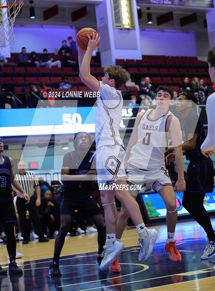 Thumbnail 1 in Iona Prep vs Poughkeepsie (William F. Plunkett Jr. Christmas Classic) photogallery.
