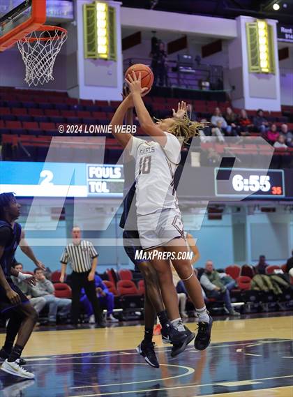 Thumbnail 3 in Iona Prep vs Poughkeepsie (William F. Plunkett Jr. Christmas Classic) photogallery.