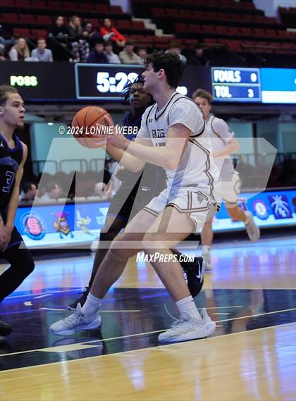 Thumbnail 3 in Iona Prep vs Poughkeepsie (William F. Plunkett Jr. Christmas Classic) photogallery.