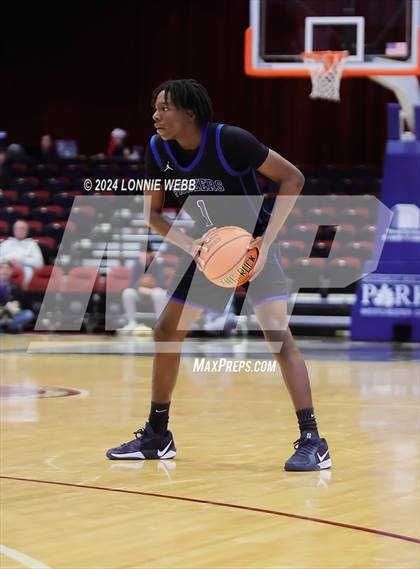 Thumbnail 2 in Iona Prep vs Poughkeepsie (William F. Plunkett Jr. Christmas Classic) photogallery.