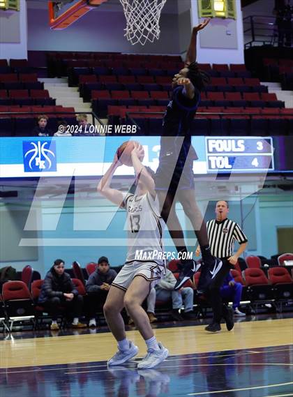 Thumbnail 1 in Iona Prep vs Poughkeepsie (William F. Plunkett Jr. Christmas Classic) photogallery.