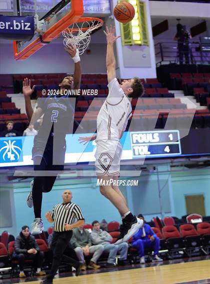 Thumbnail 2 in Iona Prep vs Poughkeepsie (William F. Plunkett Jr. Christmas Classic) photogallery.