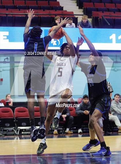 Thumbnail 2 in Iona Prep vs Poughkeepsie (William F. Plunkett Jr. Christmas Classic) photogallery.