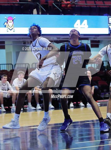 Thumbnail 2 in Iona Prep vs Poughkeepsie (William F. Plunkett Jr. Christmas Classic) photogallery.