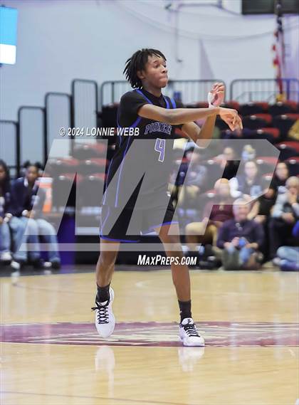 Thumbnail 2 in Iona Prep vs Poughkeepsie (William F. Plunkett Jr. Christmas Classic) photogallery.
