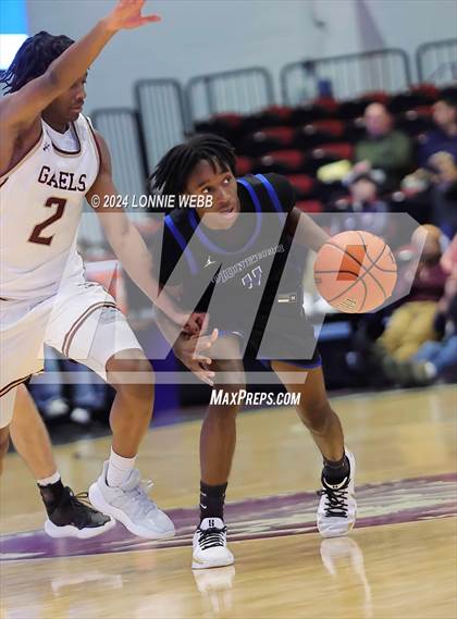 Thumbnail 3 in Iona Prep vs Poughkeepsie (William F. Plunkett Jr. Christmas Classic) photogallery.