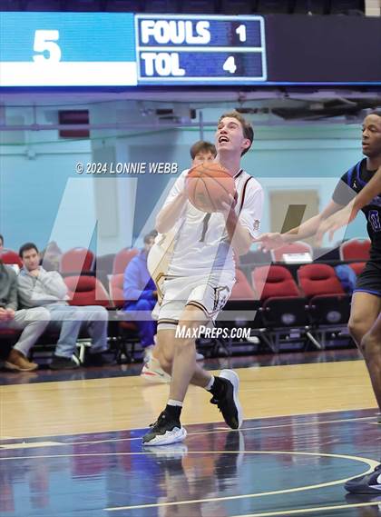Thumbnail 1 in Iona Prep vs Poughkeepsie (William F. Plunkett Jr. Christmas Classic) photogallery.