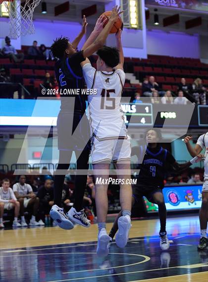 Thumbnail 2 in Iona Prep vs Poughkeepsie (William F. Plunkett Jr. Christmas Classic) photogallery.