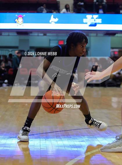 Thumbnail 2 in Iona Prep vs Poughkeepsie (William F. Plunkett Jr. Christmas Classic) photogallery.