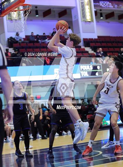 Thumbnail 2 in Iona Prep vs Poughkeepsie (William F. Plunkett Jr. Christmas Classic) photogallery.