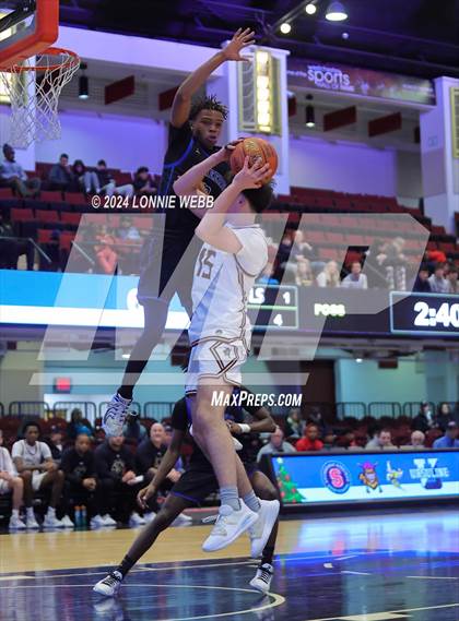 Thumbnail 2 in Iona Prep vs Poughkeepsie (William F. Plunkett Jr. Christmas Classic) photogallery.