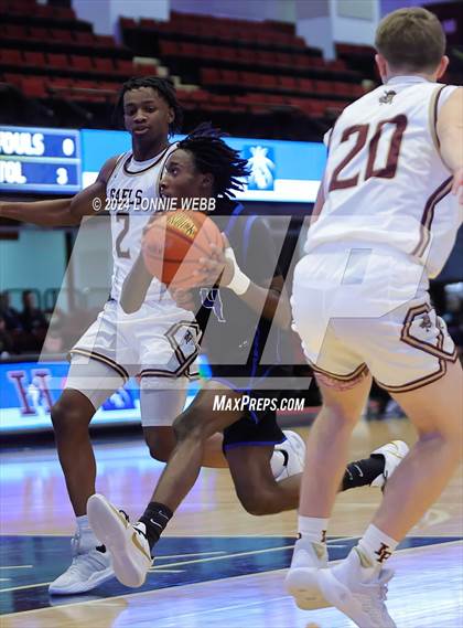 Thumbnail 2 in Iona Prep vs Poughkeepsie (William F. Plunkett Jr. Christmas Classic) photogallery.