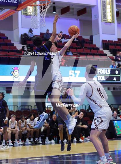Thumbnail 3 in Iona Prep vs Poughkeepsie (William F. Plunkett Jr. Christmas Classic) photogallery.