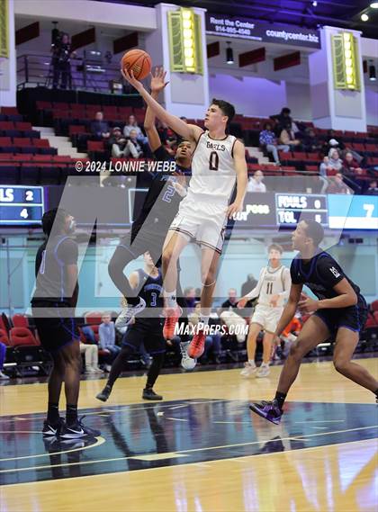 Thumbnail 1 in Iona Prep vs Poughkeepsie (William F. Plunkett Jr. Christmas Classic) photogallery.