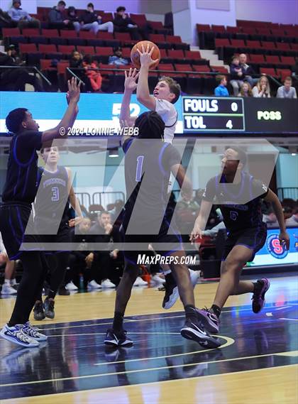 Thumbnail 3 in Iona Prep vs Poughkeepsie (William F. Plunkett Jr. Christmas Classic) photogallery.