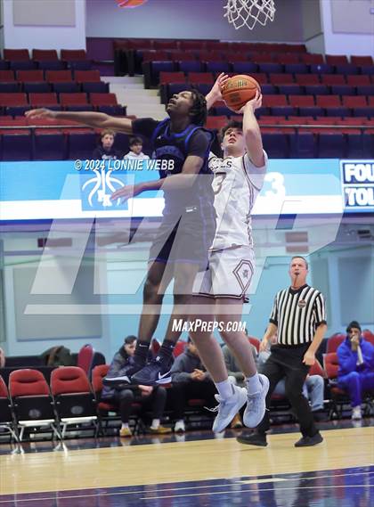 Thumbnail 2 in Iona Prep vs Poughkeepsie (William F. Plunkett Jr. Christmas Classic) photogallery.