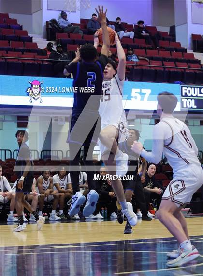Thumbnail 2 in Iona Prep vs Poughkeepsie (William F. Plunkett Jr. Christmas Classic) photogallery.