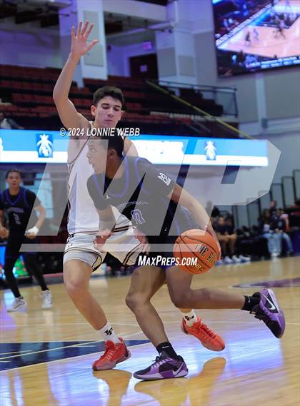 Thumbnail 3 in Iona Prep vs Poughkeepsie (William F. Plunkett Jr. Christmas Classic) photogallery.