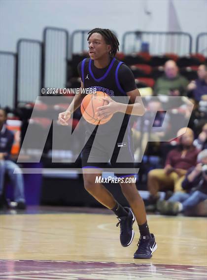 Thumbnail 3 in Iona Prep vs Poughkeepsie (William F. Plunkett Jr. Christmas Classic) photogallery.