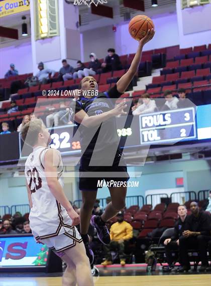 Thumbnail 2 in Iona Prep vs Poughkeepsie (William F. Plunkett Jr. Christmas Classic) photogallery.