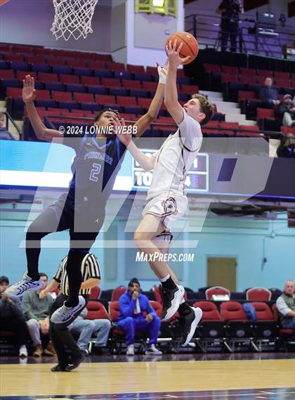 Thumbnail 3 in Iona Prep vs Poughkeepsie (William F. Plunkett Jr. Christmas Classic) photogallery.