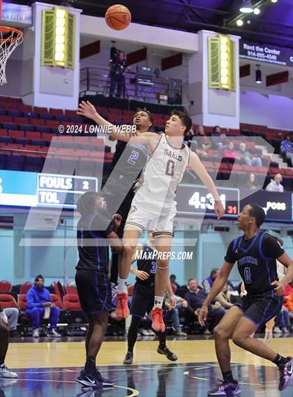 Thumbnail 3 in Iona Prep vs Poughkeepsie (William F. Plunkett Jr. Christmas Classic) photogallery.