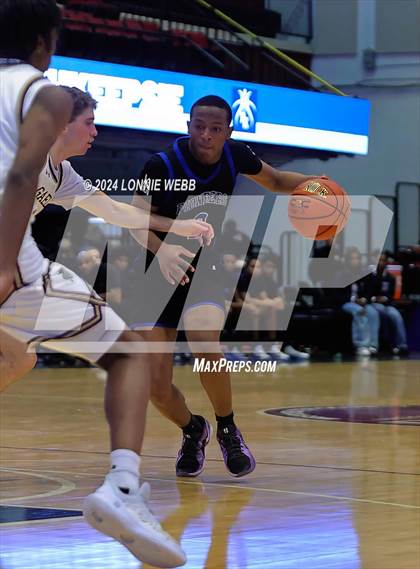 Thumbnail 2 in Iona Prep vs Poughkeepsie (William F. Plunkett Jr. Christmas Classic) photogallery.