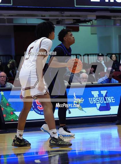 Thumbnail 1 in Iona Prep vs Poughkeepsie (William F. Plunkett Jr. Christmas Classic) photogallery.