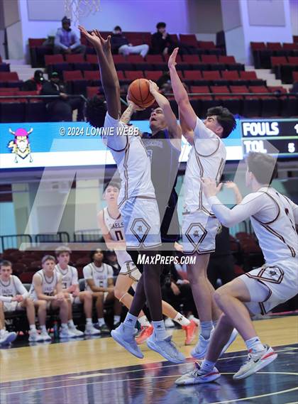 Thumbnail 3 in Iona Prep vs Poughkeepsie (William F. Plunkett Jr. Christmas Classic) photogallery.