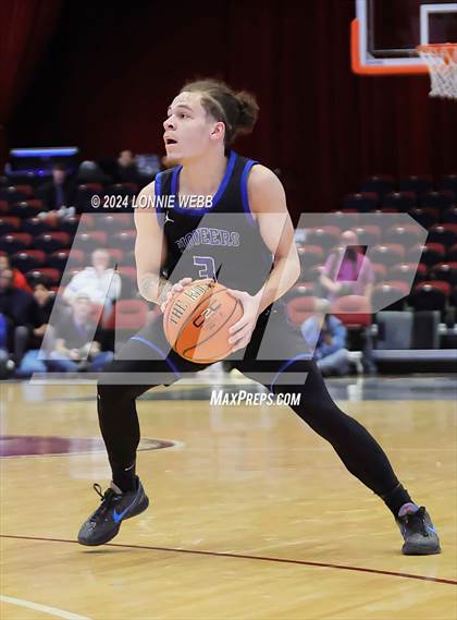 Thumbnail 3 in Iona Prep vs Poughkeepsie (William F. Plunkett Jr. Christmas Classic) photogallery.