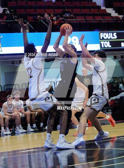 Thumbnail 1 in Iona Prep vs Poughkeepsie (William F. Plunkett Jr. Christmas Classic) photogallery.