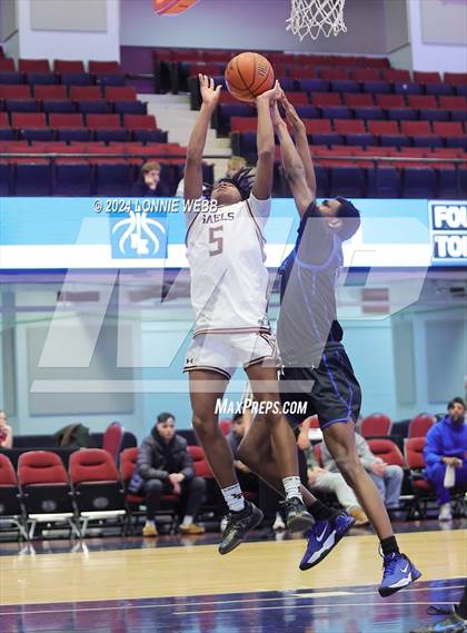 Thumbnail 3 in Iona Prep vs Poughkeepsie (William F. Plunkett Jr. Christmas Classic) photogallery.