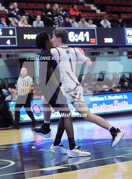 Thumbnail 2 in Iona Prep vs Poughkeepsie (William F. Plunkett Jr. Christmas Classic) photogallery.