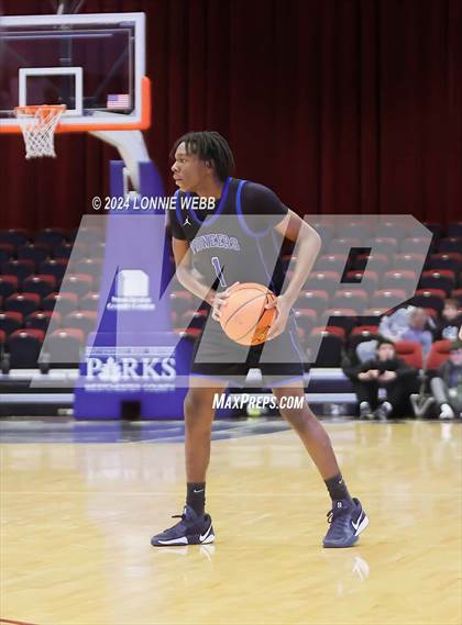 Thumbnail 3 in Iona Prep vs Poughkeepsie (William F. Plunkett Jr. Christmas Classic) photogallery.