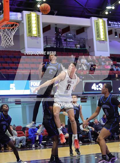 Thumbnail 1 in Iona Prep vs Poughkeepsie (William F. Plunkett Jr. Christmas Classic) photogallery.