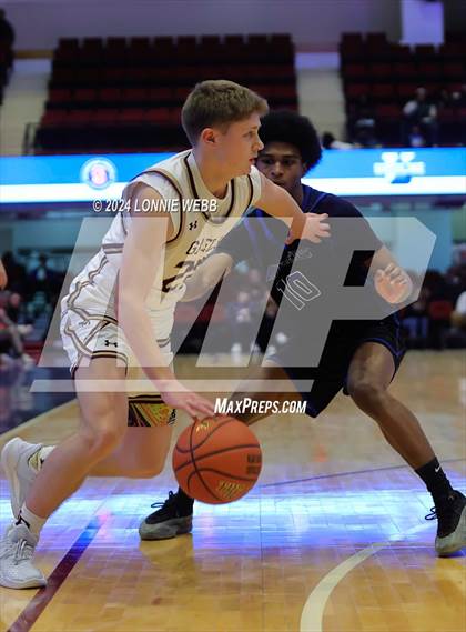 Thumbnail 1 in Iona Prep vs Poughkeepsie (William F. Plunkett Jr. Christmas Classic) photogallery.