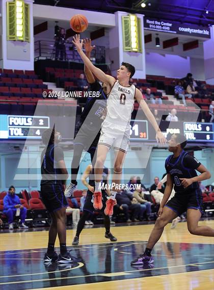 Thumbnail 2 in Iona Prep vs Poughkeepsie (William F. Plunkett Jr. Christmas Classic) photogallery.