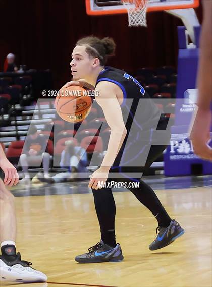 Thumbnail 1 in Iona Prep vs Poughkeepsie (William F. Plunkett Jr. Christmas Classic) photogallery.