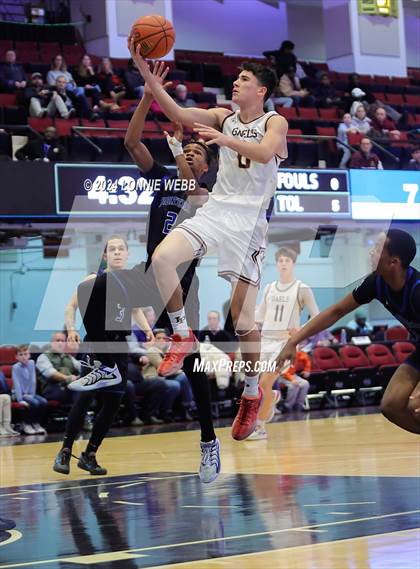 Thumbnail 3 in Iona Prep vs Poughkeepsie (William F. Plunkett Jr. Christmas Classic) photogallery.