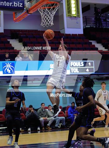 Thumbnail 1 in Iona Prep vs Poughkeepsie (William F. Plunkett Jr. Christmas Classic) photogallery.