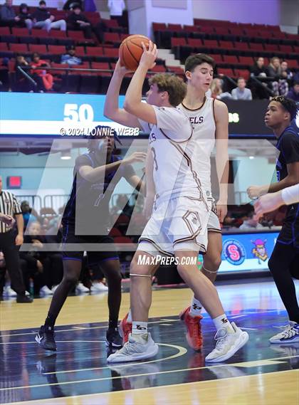 Thumbnail 3 in Iona Prep vs Poughkeepsie (William F. Plunkett Jr. Christmas Classic) photogallery.