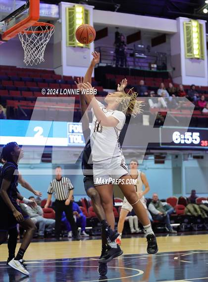 Thumbnail 1 in Iona Prep vs Poughkeepsie (William F. Plunkett Jr. Christmas Classic) photogallery.