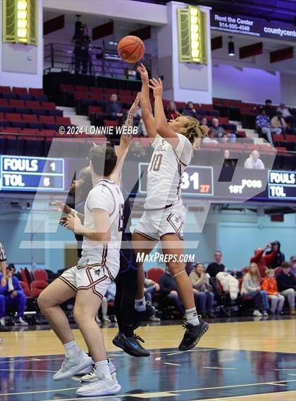 Thumbnail 2 in Iona Prep vs Poughkeepsie (William F. Plunkett Jr. Christmas Classic) photogallery.