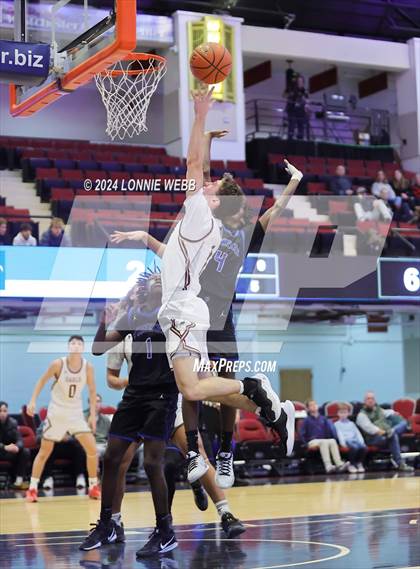 Thumbnail 2 in Iona Prep vs Poughkeepsie (William F. Plunkett Jr. Christmas Classic) photogallery.