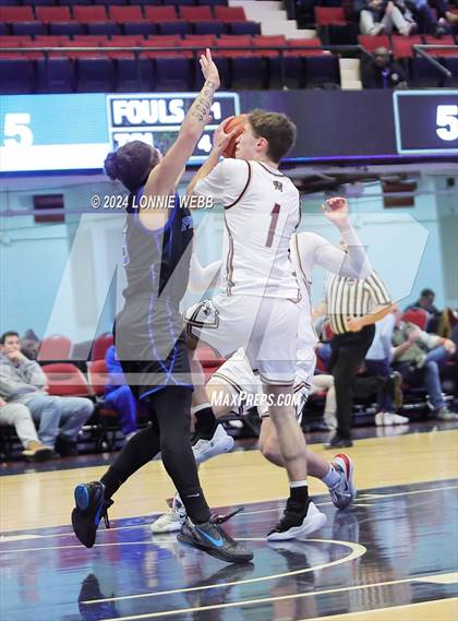 Thumbnail 2 in Iona Prep vs Poughkeepsie (William F. Plunkett Jr. Christmas Classic) photogallery.
