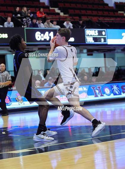 Thumbnail 1 in Iona Prep vs Poughkeepsie (William F. Plunkett Jr. Christmas Classic) photogallery.